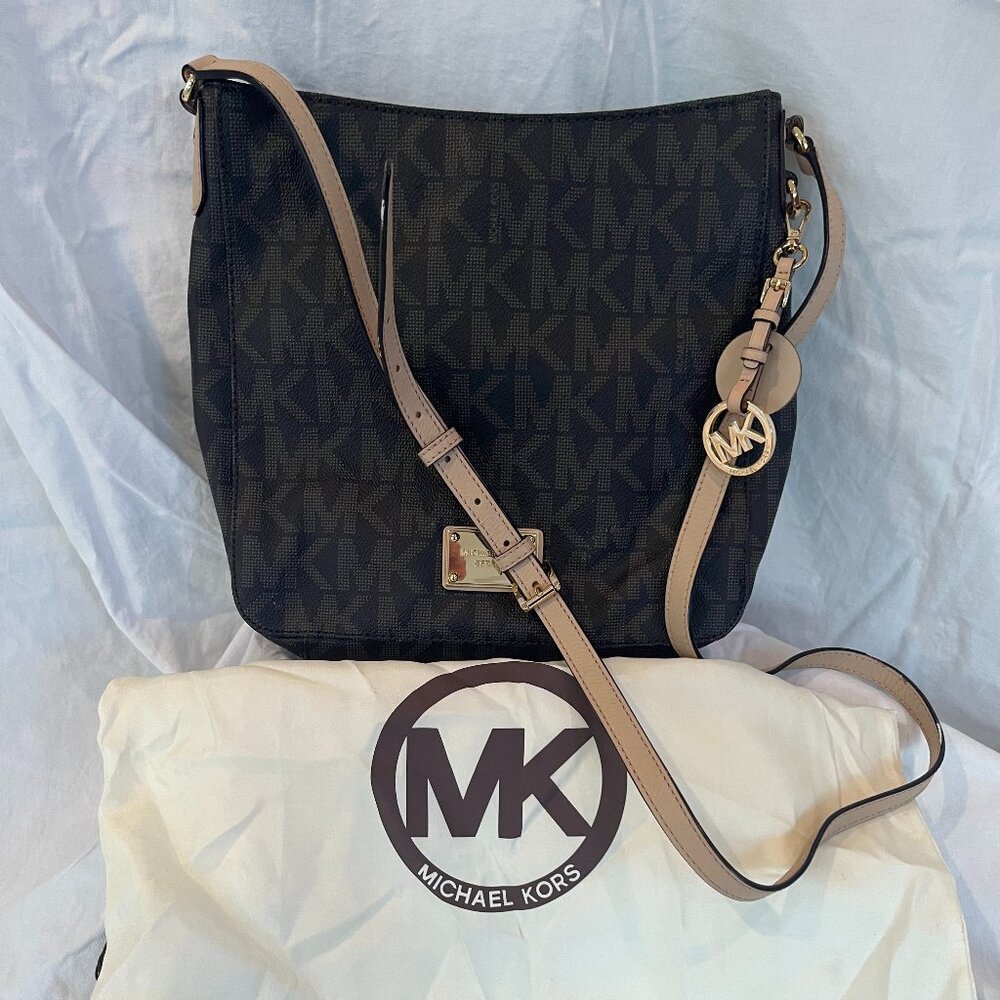 Michael Kors -- Vintage -- Jet Set Travel -- Messenger -- Crossbody